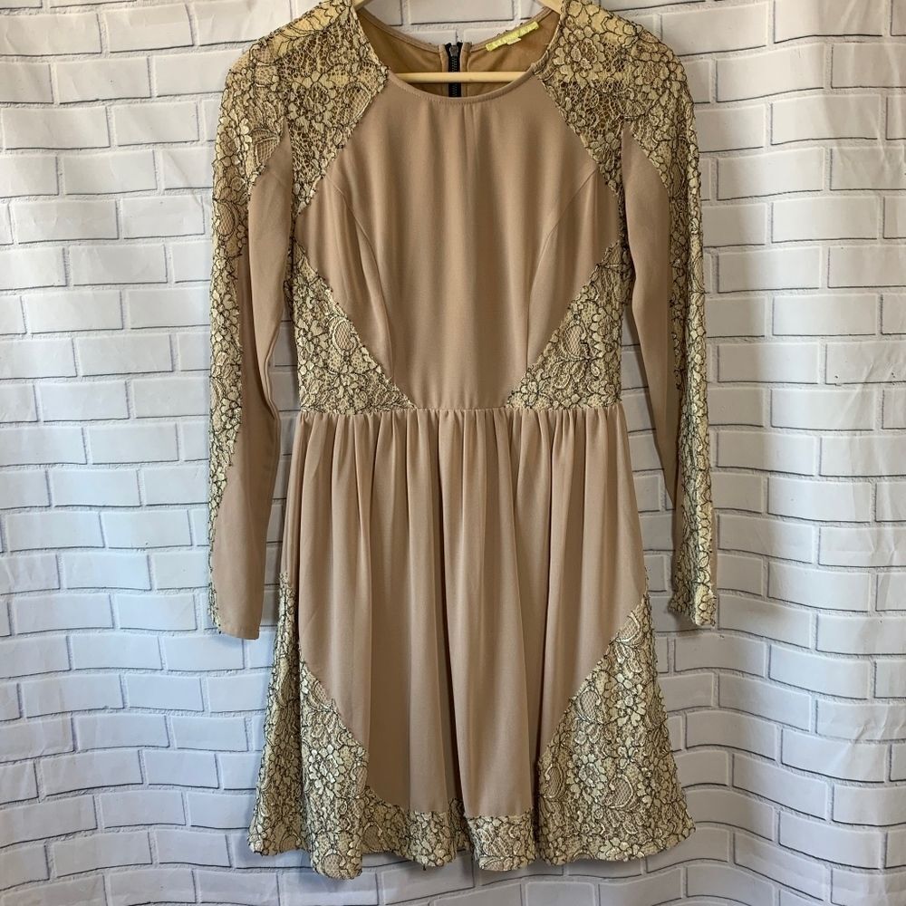 Gianni Bini Beige Lace Inset Detail Dress …